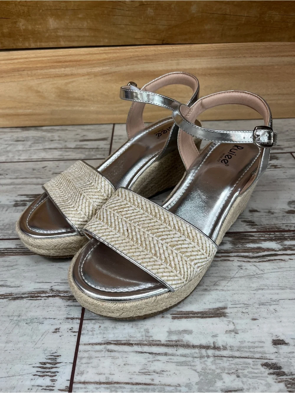 NWOT Ruiee Silver Herringbone Espadrille Wedge Sandals Wide Width Women’s 11.5W